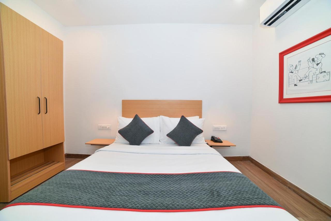 Dispur Vaccinated Staff- Oyo Townhouse 384 Nk Hotels מראה חיצוני תמונה