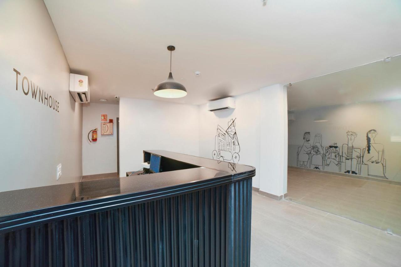 Dispur Vaccinated Staff- Oyo Townhouse 384 Nk Hotels מראה חיצוני תמונה