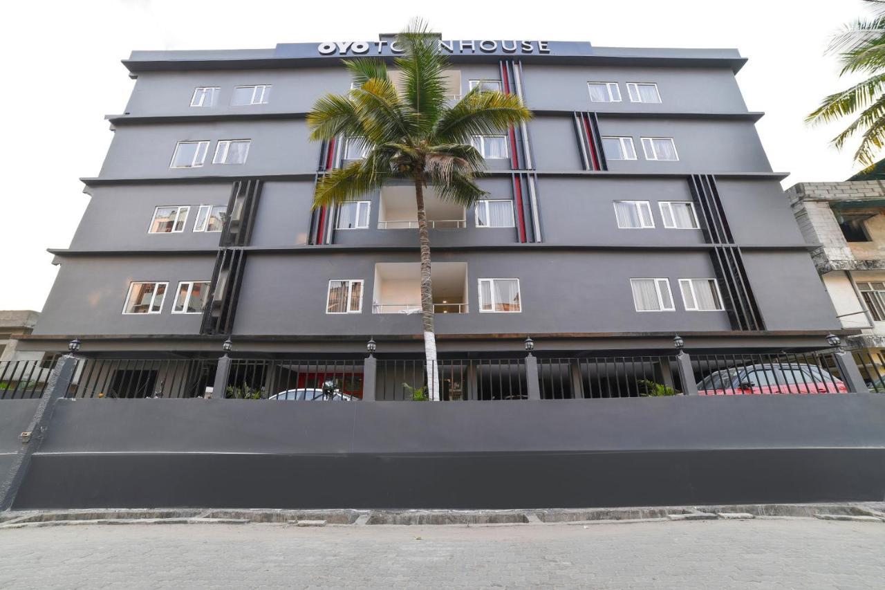 Dispur Vaccinated Staff- Oyo Townhouse 384 Nk Hotels מראה חיצוני תמונה