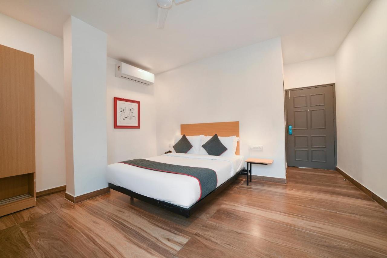 Dispur Vaccinated Staff- Oyo Townhouse 384 Nk Hotels מראה חיצוני תמונה