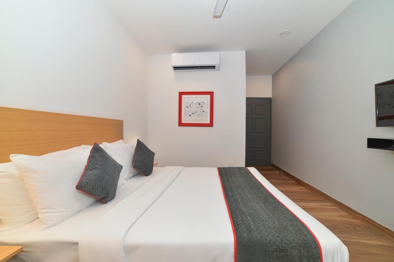 Dispur Vaccinated Staff- Oyo Townhouse 384 Nk Hotels מראה חיצוני תמונה
