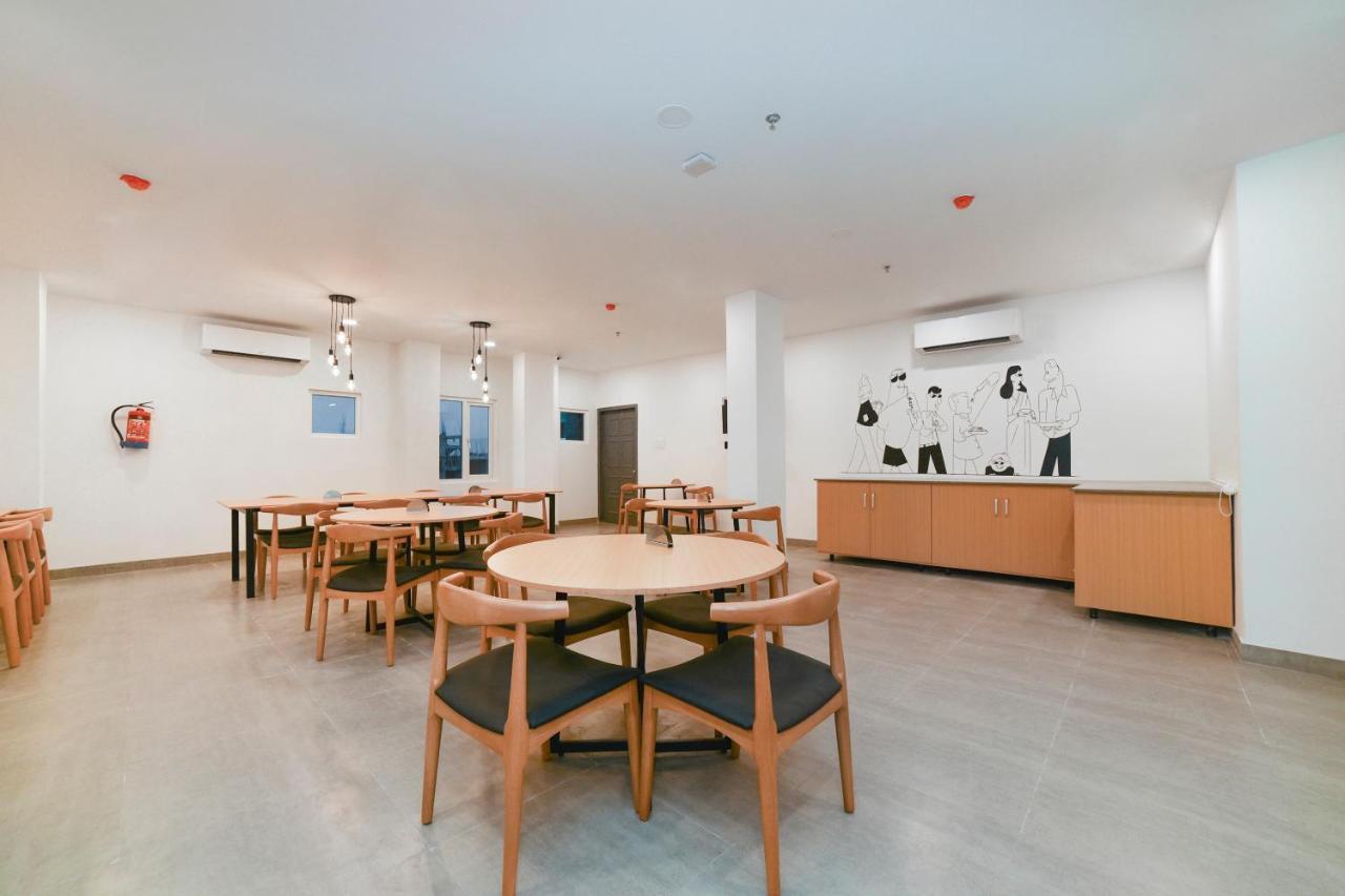 Dispur Vaccinated Staff- Oyo Townhouse 384 Nk Hotels מראה חיצוני תמונה